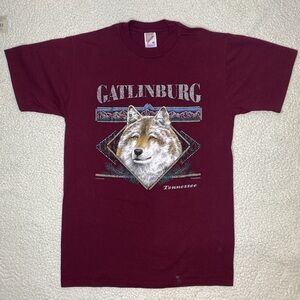 Vintage Jerzees Gatlinburg Tennessee Wolf T-Shirt: Size Medium
